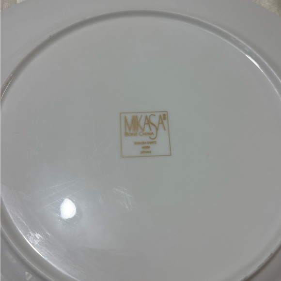 Mikasa White and Yellow Dinnerware Plate with Elegant Design - Picture 4 of 5